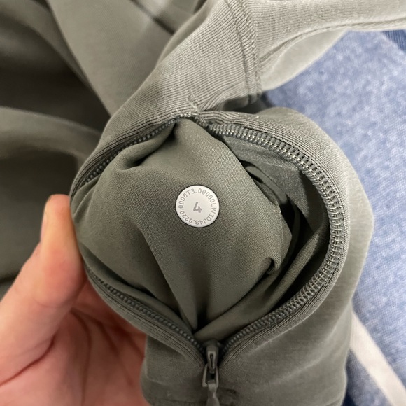 Get Centred crop hoodie - Picture 5 of 5